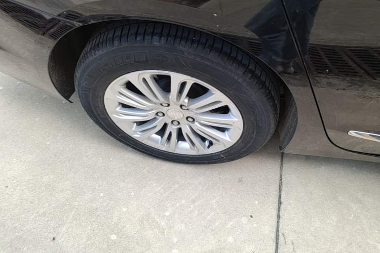 Used Buick LaCrosse 2018 20T Elite Edition Right Rear Wheel Hub