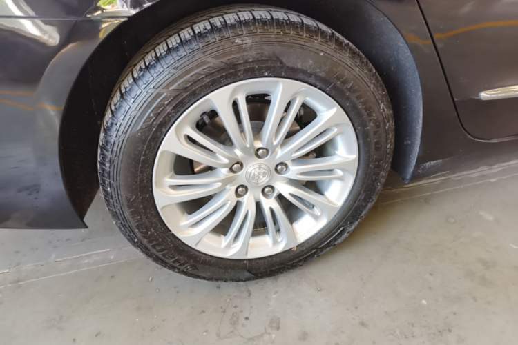 Used Buick LaCrosse 2018 20T Elite Edition Right Rear Wheel Hub