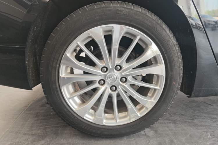 Used Buick LaCrosse 2018 28T Elite Edition Right Rear Wheel Hub