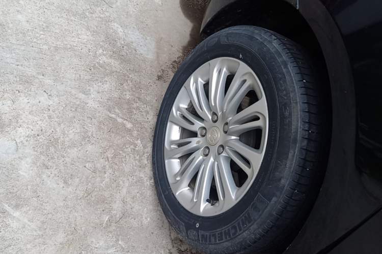 Used Buick LaCrosse 2018 20T Elite Edition Right Rear Wheel Hub
