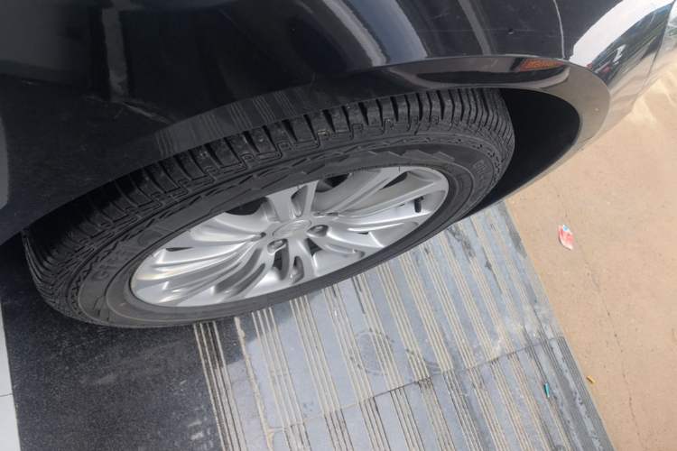Used Buick LaCrosse 2018 20T Elite Edition Right Rear Wheel Hub