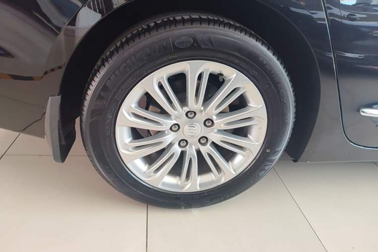 Used Buick LaCrosse 2018 20T Luxury Model Right Rear Wheel Hub