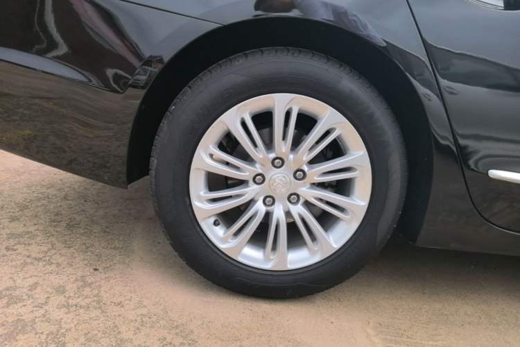 Used Buick LaCrosse 2018 20T Elite Edition Right Rear Wheel Hub