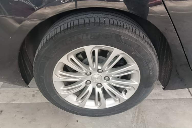 Used Buick LaCrosse 2018 20T Elite Edition Right Rear Wheel Hub