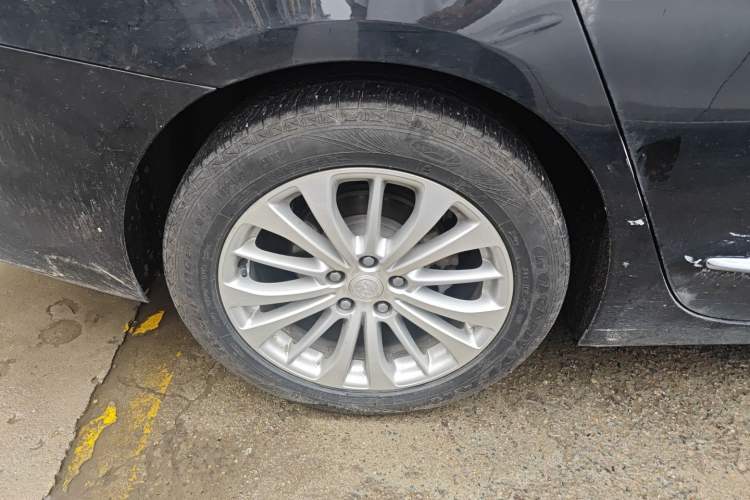 Used Buick LaCrosse 2018 28T Elite Edition Right Rear Wheel Hub