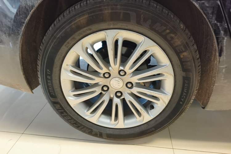 Used Buick LaCrosse 2018 20T Luxury Model Right Rear Wheel Hub