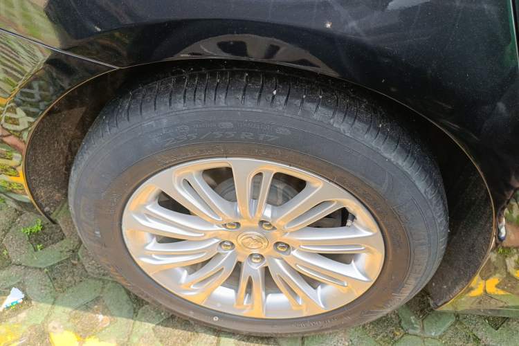 Used Buick LaCrosse 2018 20T Elite Edition Right Rear Wheel Hub
