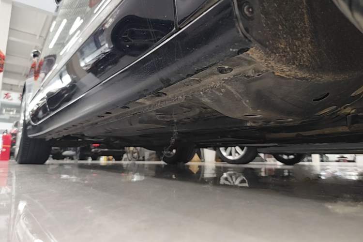 Used Buick LaCrosse 2018 28T Elite Edition Right Side Sill