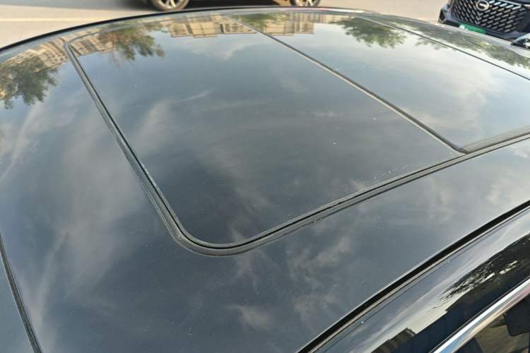 Used Buick LaCrosse 2018 20T Elite Edition Roof