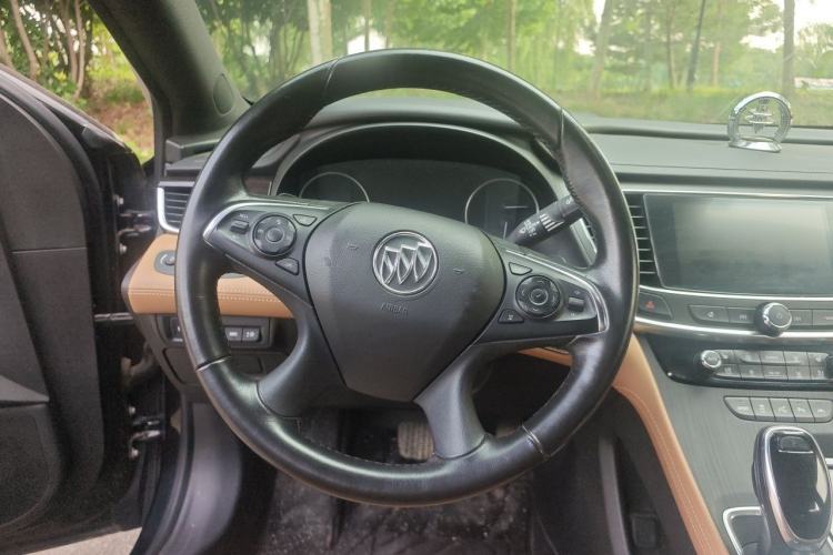 Used Buick LaCrosse 2018 28T Luxury Model Steering Wheel