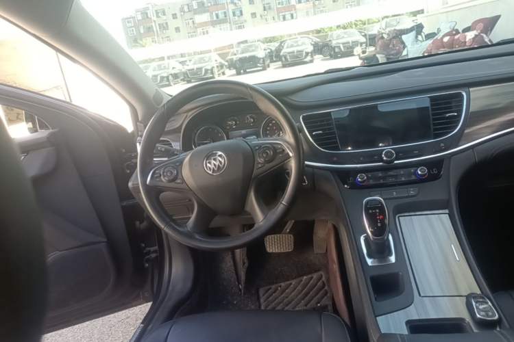 Used Buick LaCrosse 2018 20T Elite Edition Steering Wheel