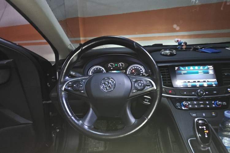 Used Buick LaCrosse 2018 20T Elite Edition Steering Wheel