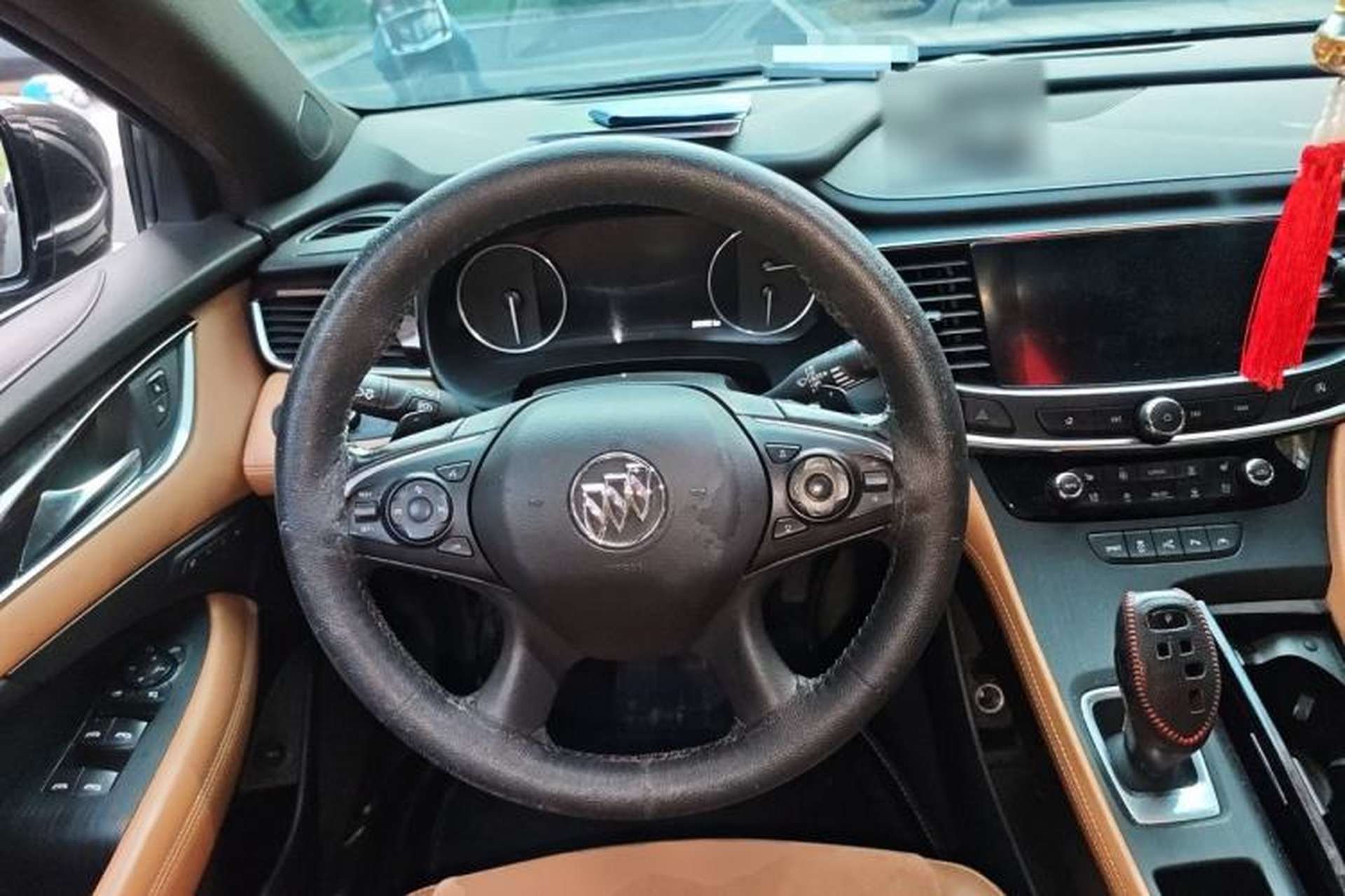 Used Buick LaCrosse 2018 28T Luxury Model Steering Wheel