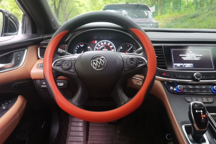 Used Buick LaCrosse 2018 28T Luxury Model Steering Wheel