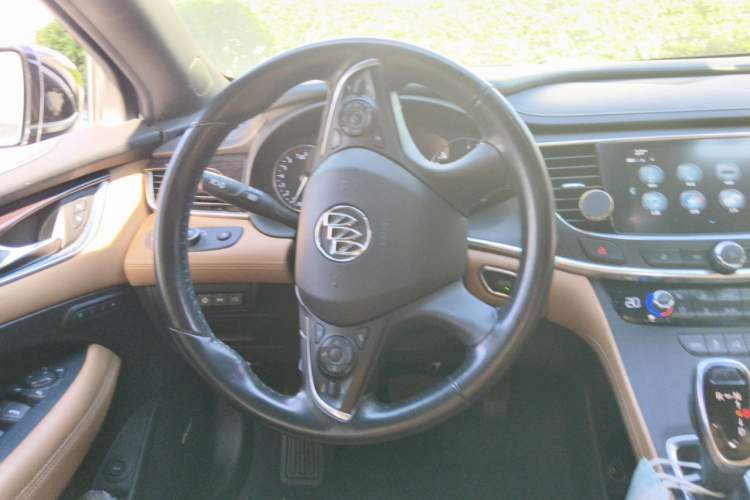 Used Buick LaCrosse 2018 28T Luxury Model Steering Wheel