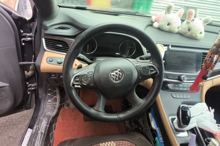Used Buick LaCrosse 2018 28T Luxury Model Steering Wheel