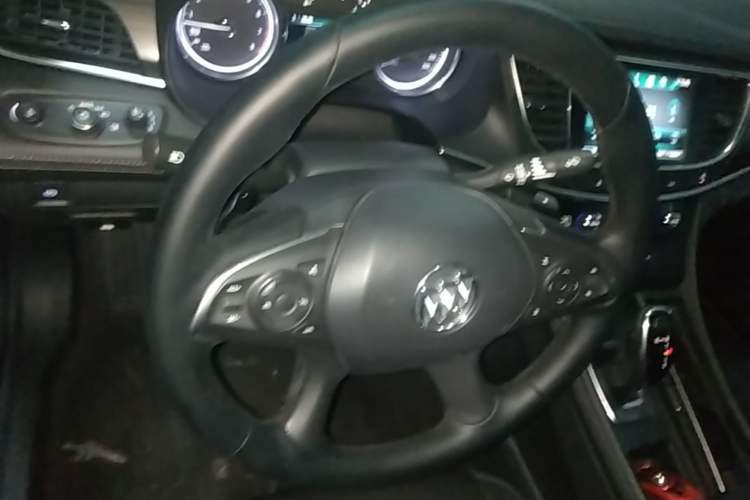 Used Buick LaCrosse 2018 20T Leading Model Steering Wheel