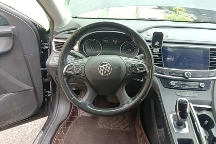 Used Buick LaCrosse 2018 20T Elite Edition Steering Wheel