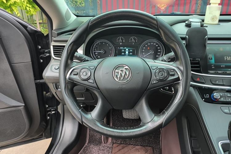 Used Buick LaCrosse 2018 20T Luxury Model Steering Wheel