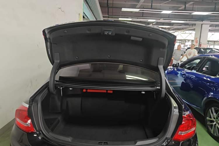 Used Buick LaCrosse 2018 30H Elite Edition Trunk
