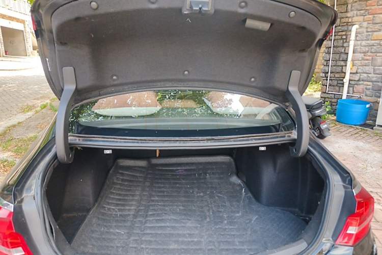 Used Buick LaCrosse 2018 28T Elite Edition Trunk