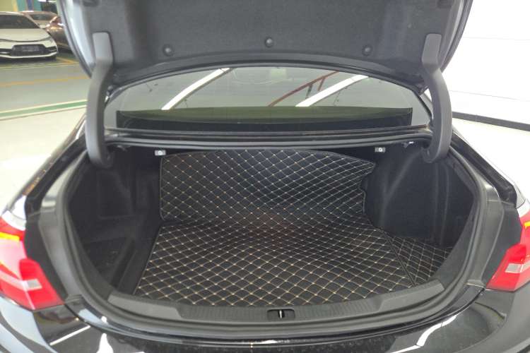 Used Buick LaCrosse 2018 30H Elite Edition Trunk