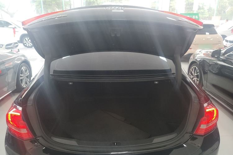 Used Buick LaCrosse 2018 20T Elite Edition Trunk