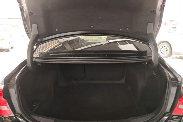 Used Buick LaCrosse 2018 20T Elite Edition Trunk