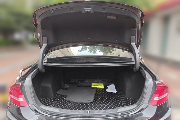 Used Buick LaCrosse 2018 28T Luxury Model Trunk