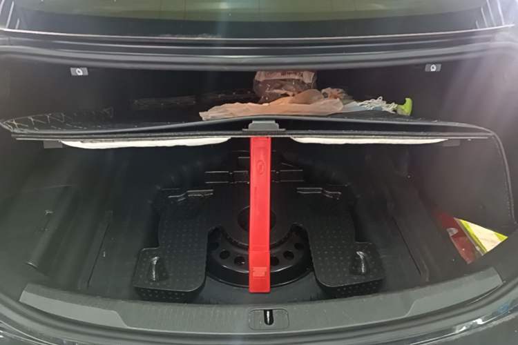 Used Buick LaCrosse 2018 20T Elite Edition Trunk