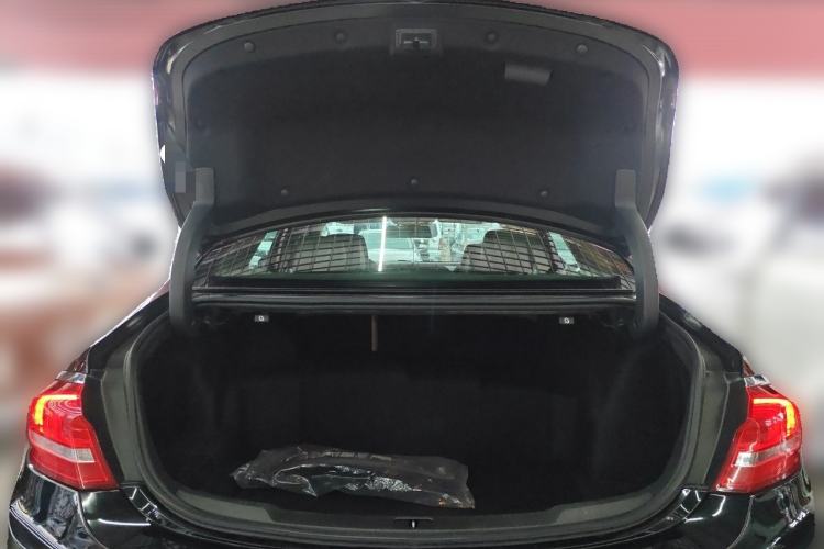 Used Buick LaCrosse 2018 30H Elite Edition Trunk