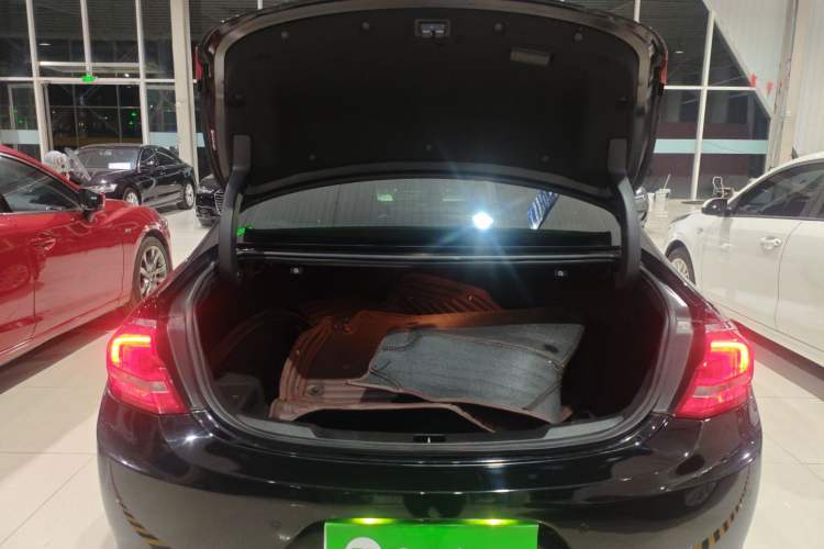Used Buick LaCrosse 2018 20T Elite Edition Trunk