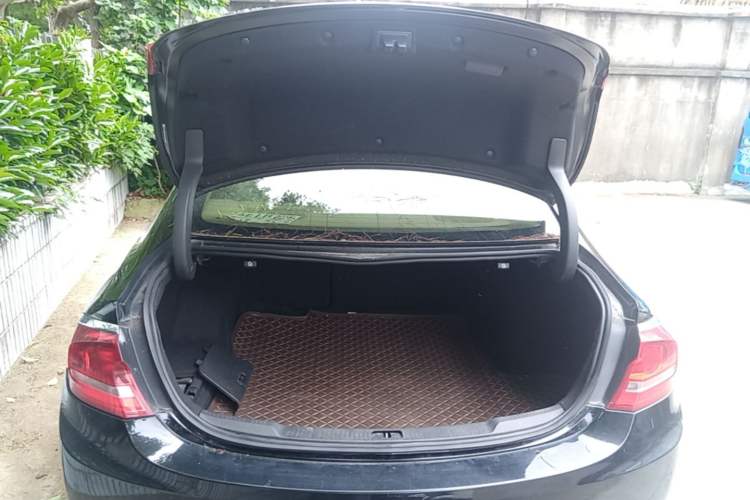 Used Buick LaCrosse 2018 20T Elite Edition Trunk