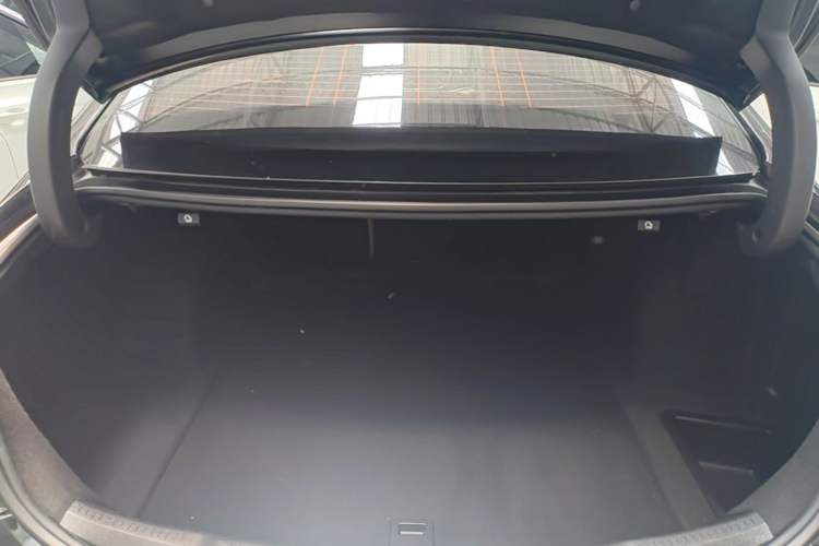 Used Buick LaCrosse 2018 28T Elite Edition Trunk