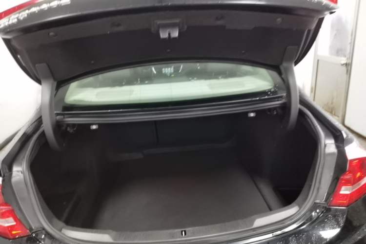 Used Buick LaCrosse 2018 20T Elite Edition Trunk