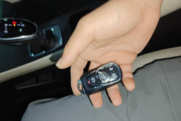 Used Buick LaCrosse 2018 30H Elite Edition Vehicle Key