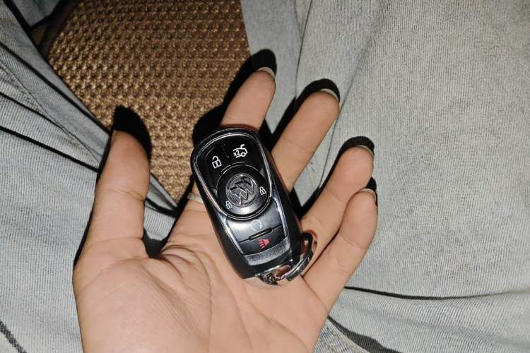 Used Buick LaCrosse 2018 28T Elite Edition Vehicle Key