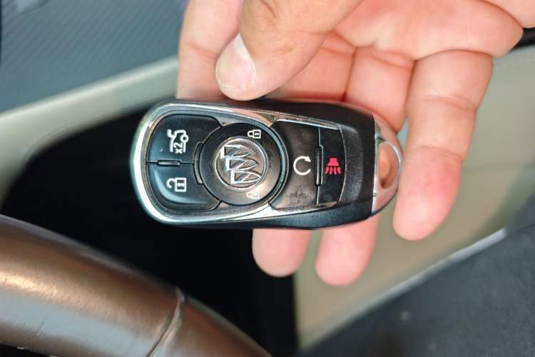Used Buick LaCrosse 2018 30H Elite Edition Vehicle Key