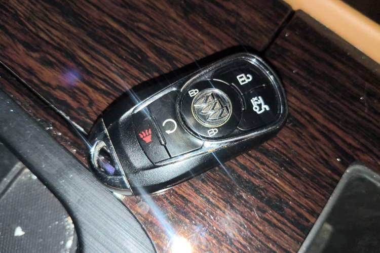 Used Buick LaCrosse 2018 28T Elite Edition Vehicle Key