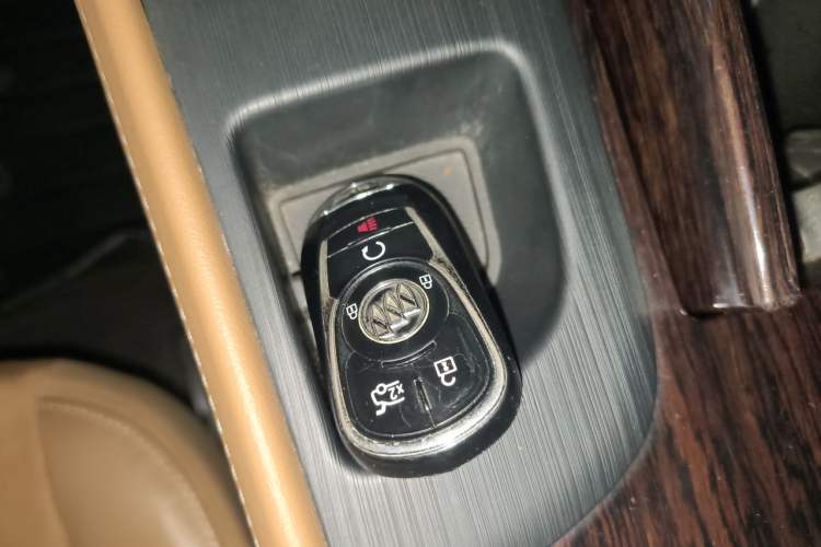 Used Buick LaCrosse 2018 28T Elite Edition Vehicle Key