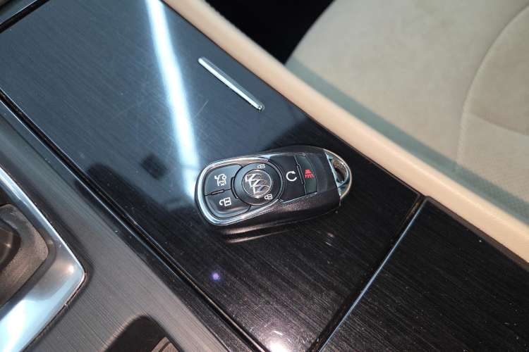 Used Buick LaCrosse 2018 30H Elite Edition Vehicle Key