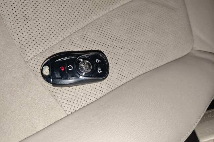Used Buick LaCrosse 2018 30H Elite Edition Vehicle Key