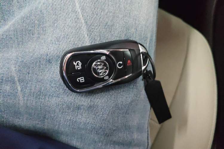 Used Buick LaCrosse 2018 30H Elite Edition Vehicle Key