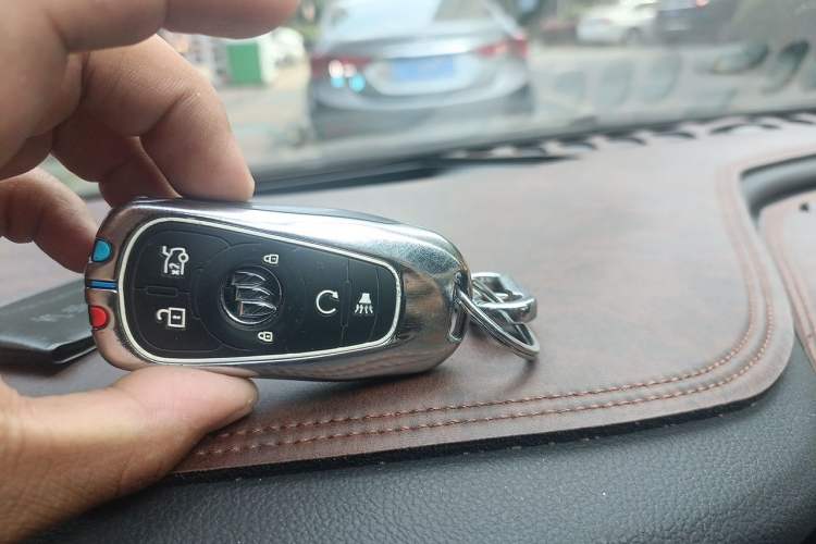 Used Buick LaCrosse 2018 28T Luxury Model Vehicle Key