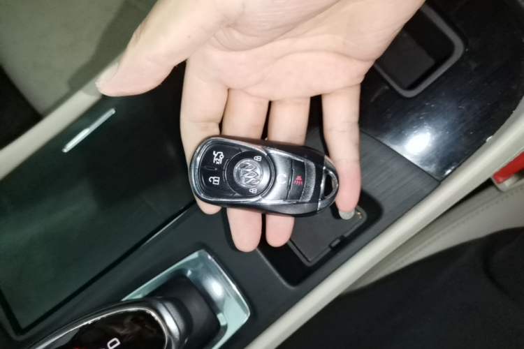 Used Buick LaCrosse 2018 30H Elite Edition Vehicle Key