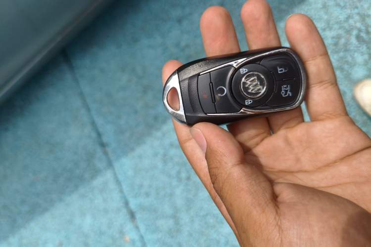 Used Buick LaCrosse 2018 30H Elite Edition Vehicle Key