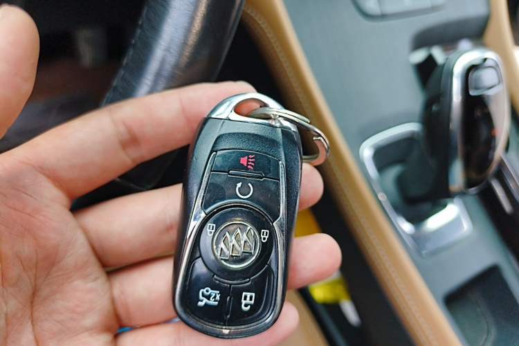 Used Buick LaCrosse 2018 28T Elite Edition Vehicle Key