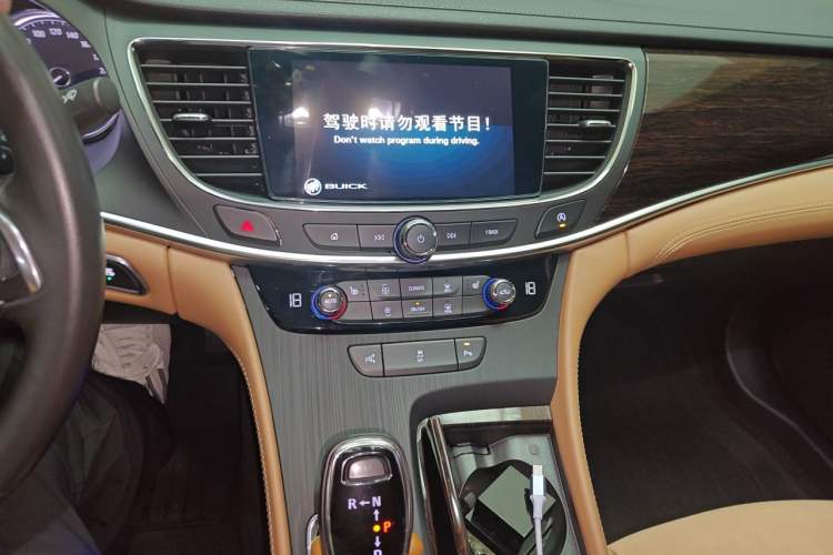 Used Buick LaCrosse 2018 28T Elite Edition Audio And AC Panel