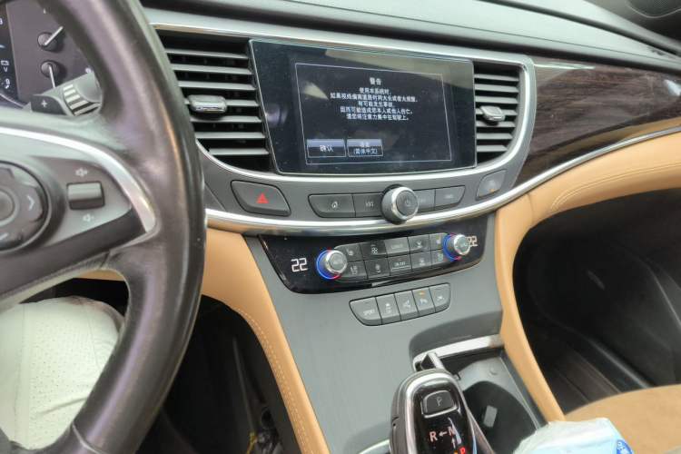 Used Buick LaCrosse 2018 28T Luxury Model Audio And AC Panel