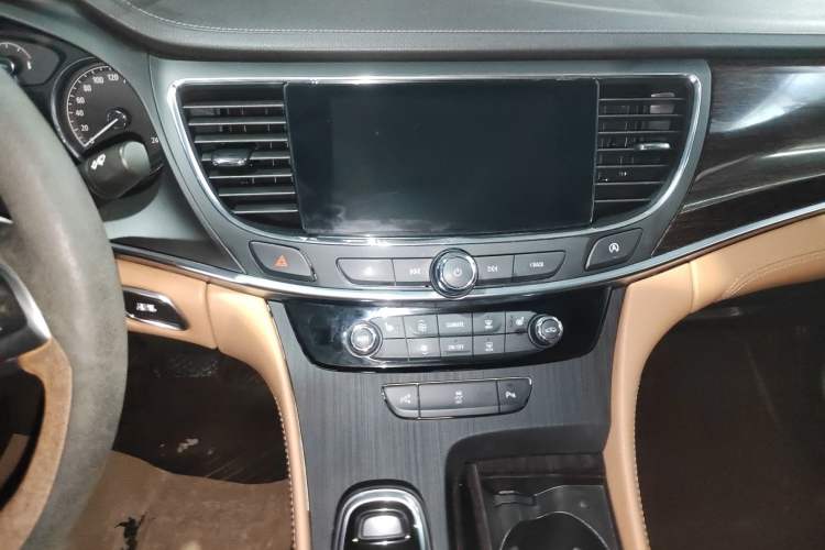 Used Buick LaCrosse 2018 28T Elite Edition Audio And AC Panel
